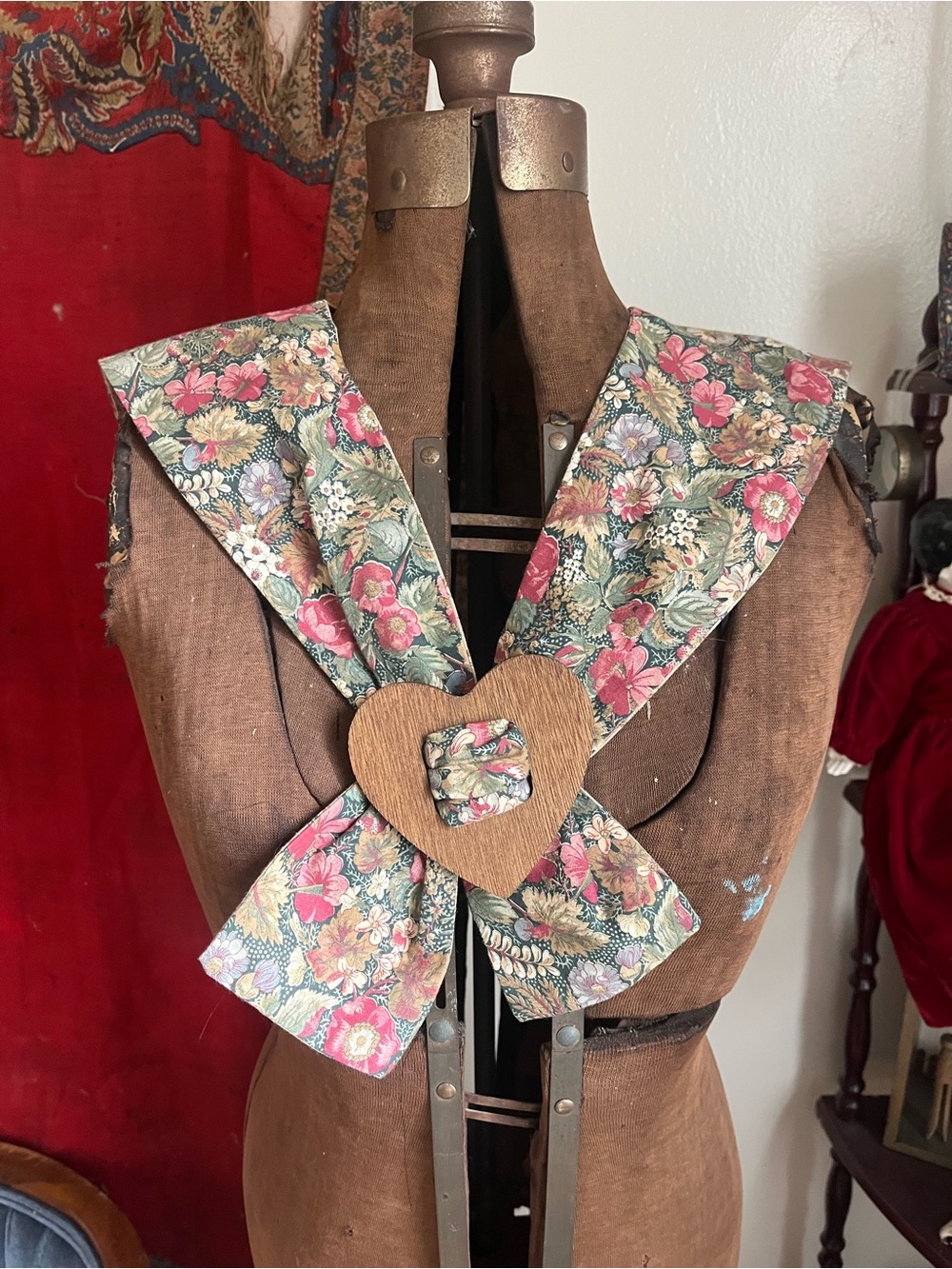 Handmade Grandma Detachable Reversible Floral Collar with Wooden Heart Buckle